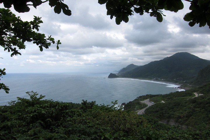 　其實這座山約三百米高左右，因為要避這座山，而不走這條路，個人認為太可惜了。