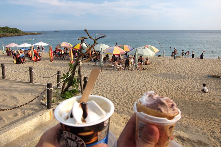 　到沙灘吃冰淇淋。