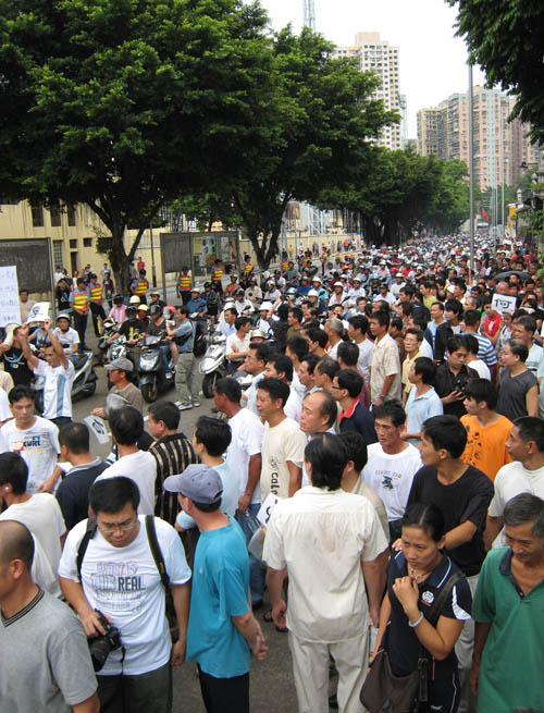 為什麼這麼多人有假期不去旅行、休息，要用假期去走幾公里路?澳門不是有很多渠道可以反映聲音的嗎?