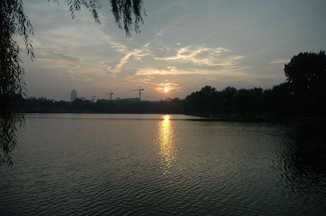 　西海。<br /><br />　這陽光是在北京七天中的罕物
