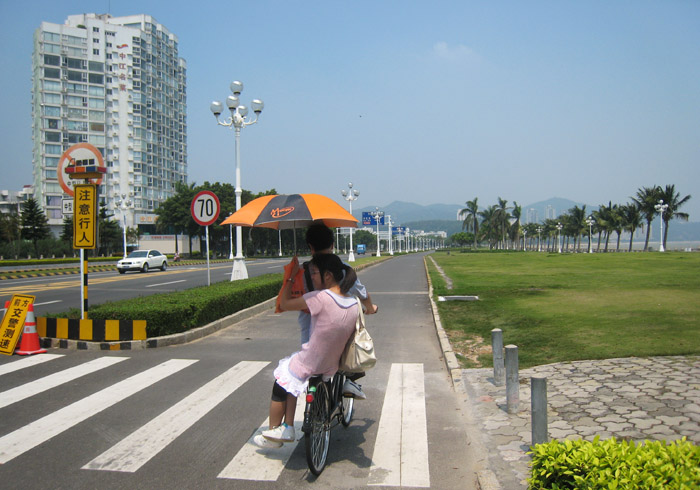 　拍拖不一定要有名貴房車，用單車我車下你...