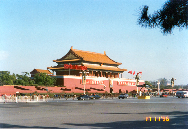 　到了北京，如沒到天安門影一影，像是沒有到過北京的。