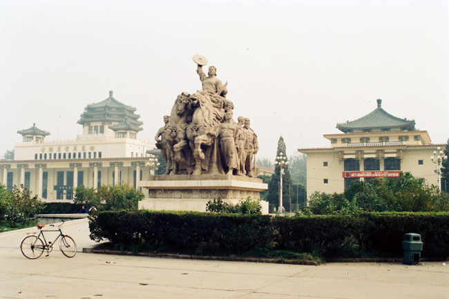 　全國農業展覽館。<br /><br />　北京除了有不少宮庭建築外，還有不少展覽館，在北京真是不愁沒節目。
