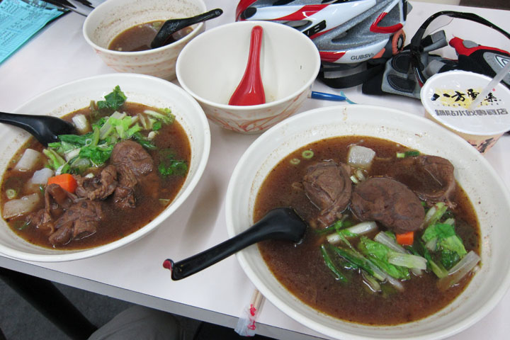　台灣的第一餐。<br /><br />　食量有些嚇怕鄰桌的一家人。