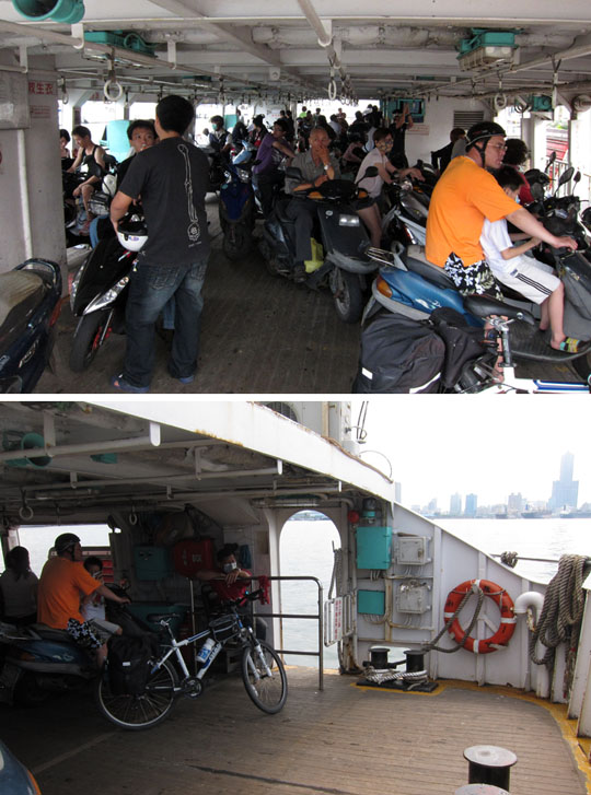 　電單車可以坐渡輪過海到旗津，單車當然也可以。