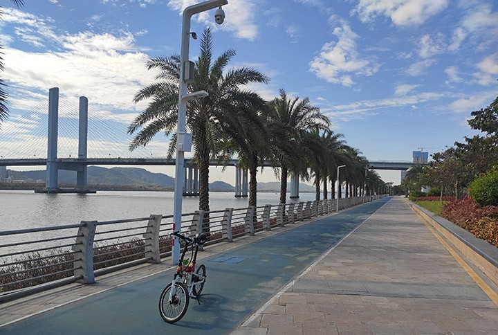 　咁好環境基本上無人，諗起對岸每到週末或假期都人頭湧湧的西灣橋頭單車徑。