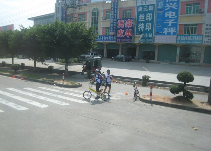 　今朝的第一段路其實也不太好踩，兩個體力好過我的後仔生踩波車也接近包尾了，有些慶幸一早上車，唔係又要人地押送了。<br /><br />　大家能咁順利，都係要多謝單車會的細心組織。