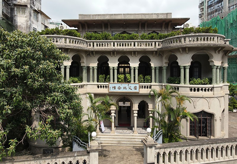 　建築物早建於1918年，由孫中山先生的胞兄孫眉斥資興建，原為孫中山與其家人之寓所。於1931年，曾因遭附近的澳門總督官邸火藥庫爆炸所波及，後來澳葡政府向孫中山的兒子，時任行政院院長的孫科作出賠償，孫科利用賠償，自己另外斥資九萬銀元，將其重建成現建築物樣貌。