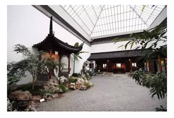 　坐落在美國紐約大都會藝術博物館的「明軒」即以殿春簃為藍本而建，使中國園林聞名於世。