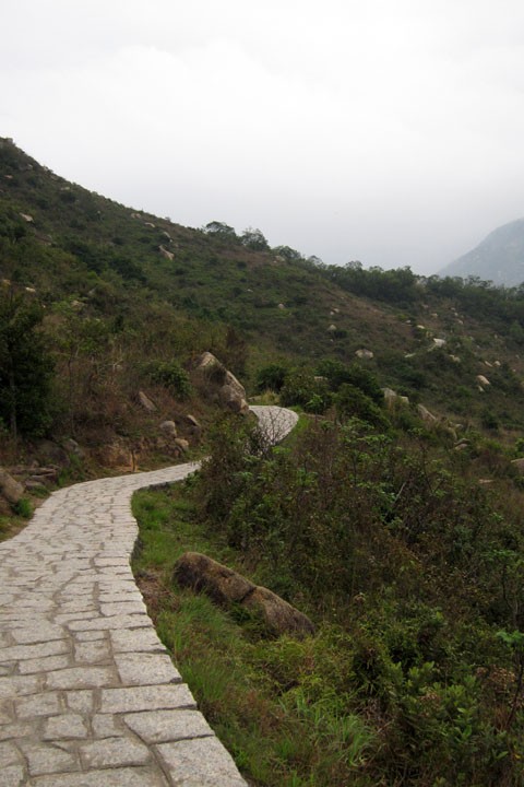 　山上景色。<br /><br />　由洪聖爺沙灘到索罟灣這段可沒什麼樹可遮陰，熱天時可能會較辛苦。但今天輕裝上陣，加上不錯的天氣，感覺良好。<br /><br />　(今天是正月十三，氣溫22~27度，非常潮濕，春天似乎提早到了。)