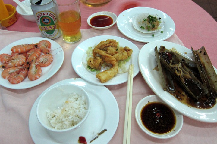 　一個鐘的等船時間，無奈之下只能在這里食晚飯了，100元。