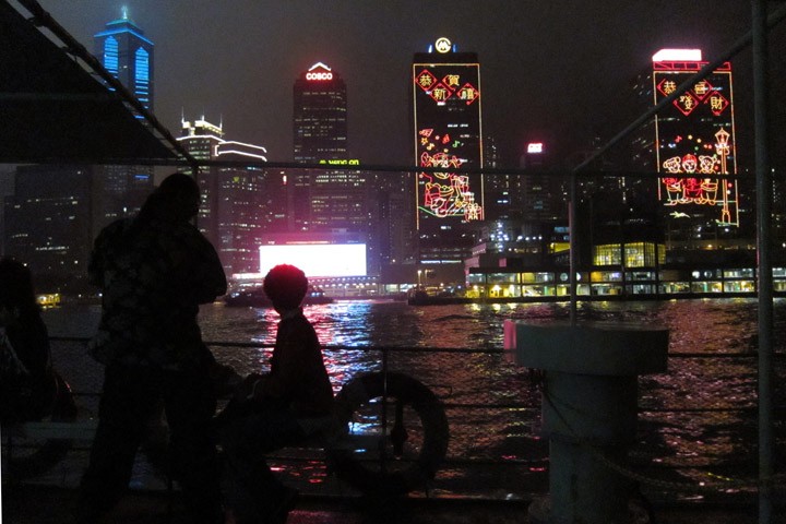 　順便夜遊維港。