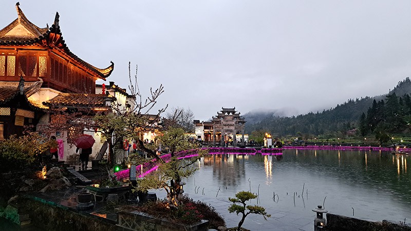 　來此前只參考過一兩篇遊記，都是非油菜季節，覺得並不太特別，原來有油菜花的季節是另一番景色，加上玩無人機，原本計劃玩一小時的行程變成兩個半小時。