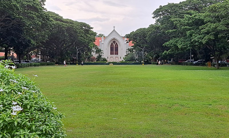 　下午回到杜馬蓋地，打算順路參觀一下Silliman大學，但原來大學下午五點後就謝絕遊客參觀了。