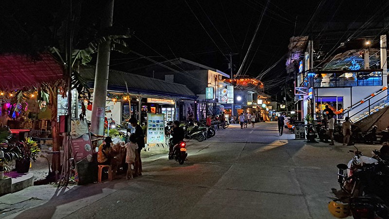 　海邊附近的餐飲店更有氣氛。