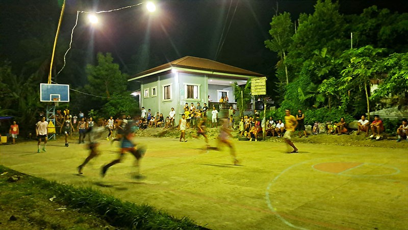 　旅館旁邊的籃球場，現場感受一下菲律賓人對籃球的熱愛。