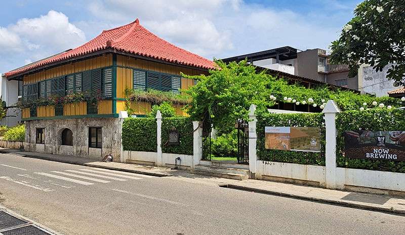 　Casa Gorordo 是西班牙殖民時代房屋的典範，其結構融合了本土，西班牙和中國的影響，是菲律賓獨有的。