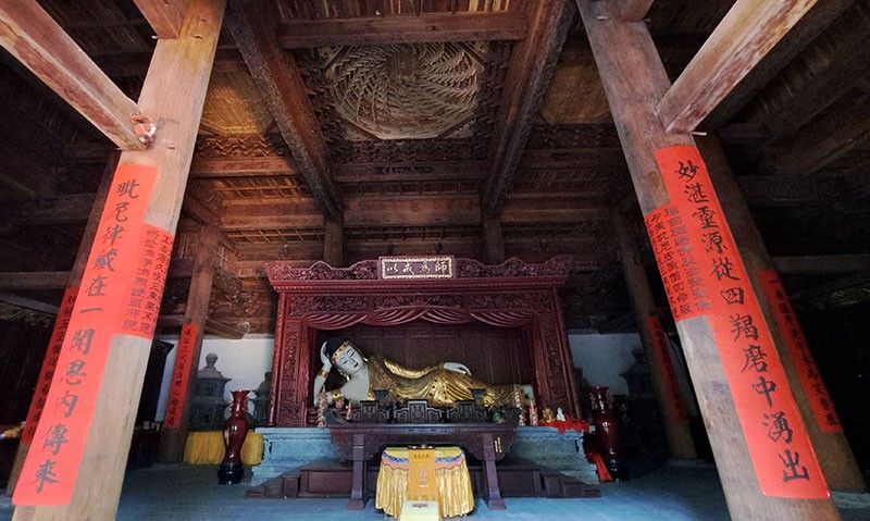 　據說藏經閣藏書八百萬卷，但內裡只見卧佛像一尊，傳說中的武林秘笈呢？