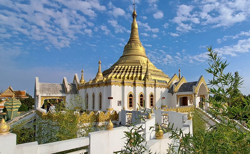　緬甸佛塔苑仿曼德勒皇宮樣式。