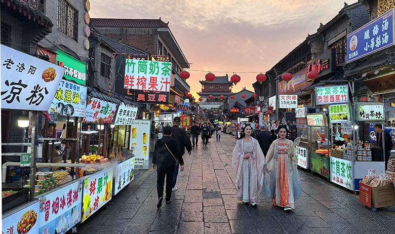 　麗景門其實沒什麼好參觀的，但「進城」後滿街美食的西大街，作為遊客還是值得走一走的。