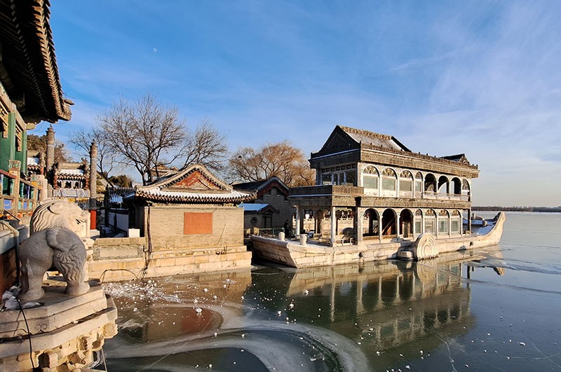 　石舫原名清晏舫，寓“海清河晏”之意，是頤和園唯一帶有西洋風格的建築。