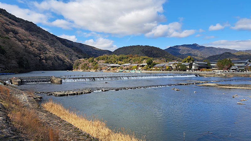 　桂川兩岸留影一張，希望以後有櫻花或有紅楓來對比一下。