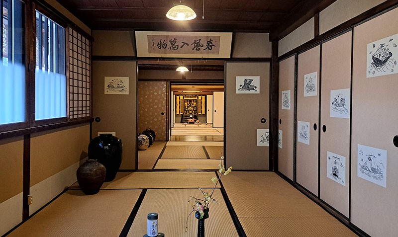 　中村藤吉本店有著超過150年的歷史，所在建築更被列為日本「重要文化景觀」之一。<br /><br />　本店還有抹茶體驗室，體驗課程好像有固定時間且要預約才能上課。事後才知，否則體驗一下做抹茶也不錯。