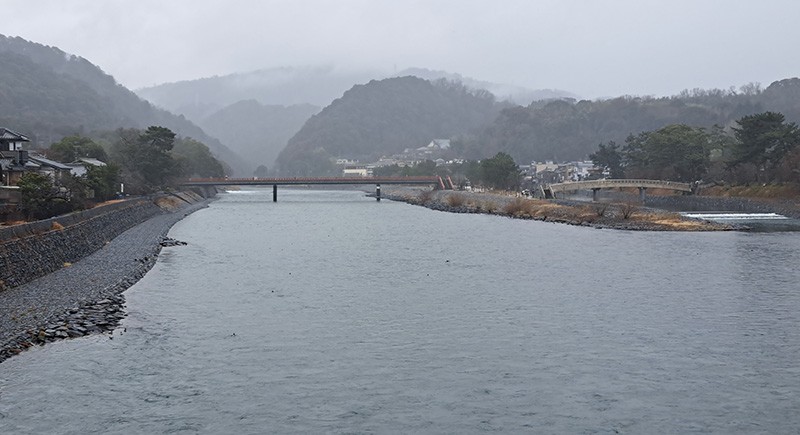　今日天公不作美，但另一個角度看，細雨時分下的宇治川山水又有另一番風情。