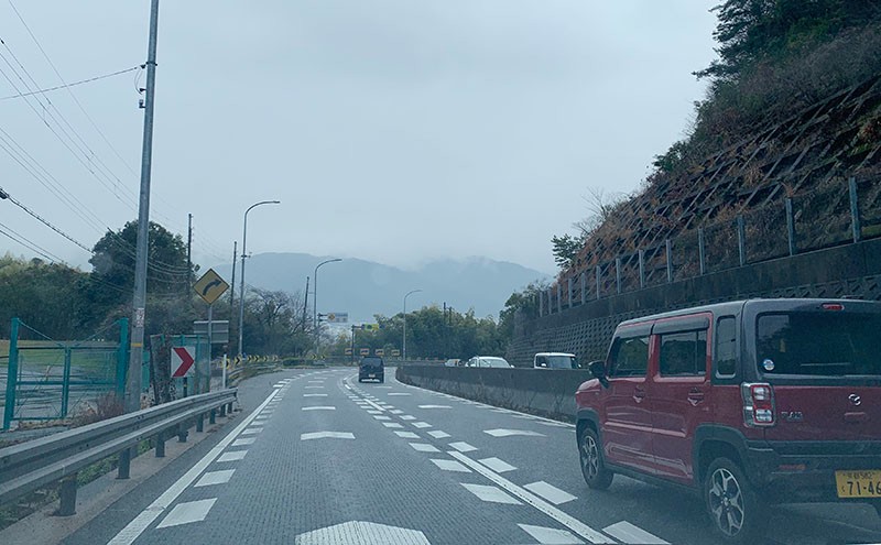 　準時按預計的九點出車，約半小時出京都市區就是高速。初時八九十公里速度適應一下，之後就是一百公里的巡航了。
