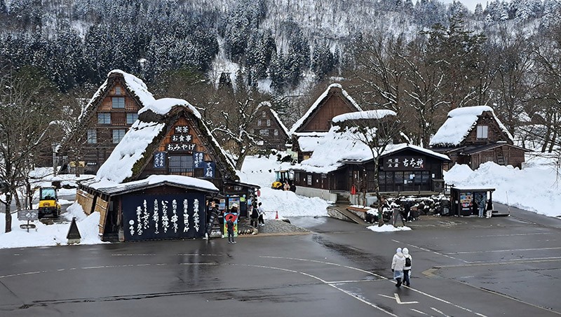 　五點前準時回到停車場離場，此行憾未能細遊白川鄉，但感覺以後還會再來。