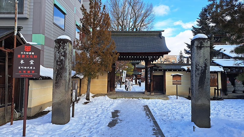 　途經飛驒國分寺，古色古香，又免門票，進去看看。<br /><br />　飛驒國分寺是聖武天皇於746年下令各令制國建造的國分寺之一，現址是日本室町時期重建的。