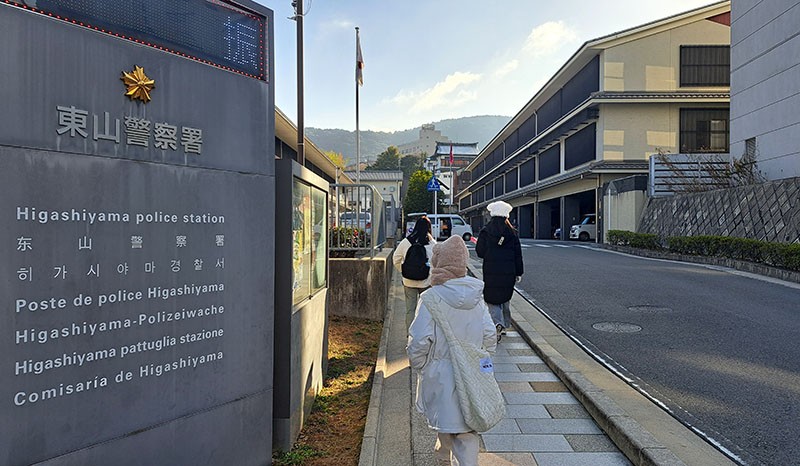 　一早參觀警察局?<br /><br />　昨晚回旅館，旅館收到通知，警察局收到疑似早前團友丟失的手機，通知辦公時間內到這清水寺附近的警察局認領。