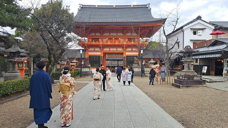 　與圓山公園相鄰的是八坂神社。