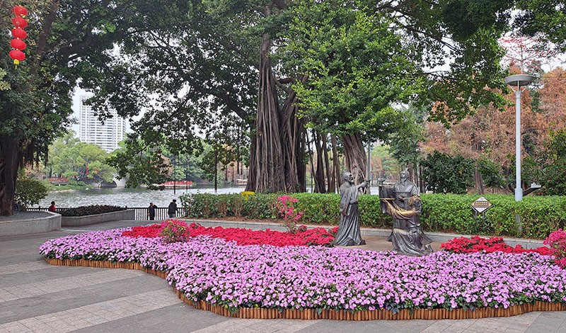 　唐荔園緊鄰荔灣湖公園，行公園當等位。