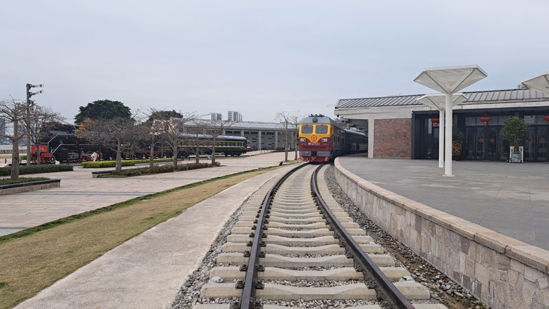 　廣州鐵路博物館原址舊廣州南站，原稱黃沙車站，始建於1901年，為粵漢鐵路的起訖點，也是粵漢鐵路總公司所在地，“中國鐵路之父”詹天佑曾於清宣統三年至清宣統四年（1911一1912年）在此辦公。