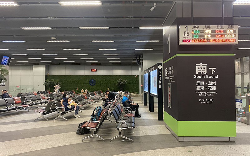 　車站內更沒有食店。