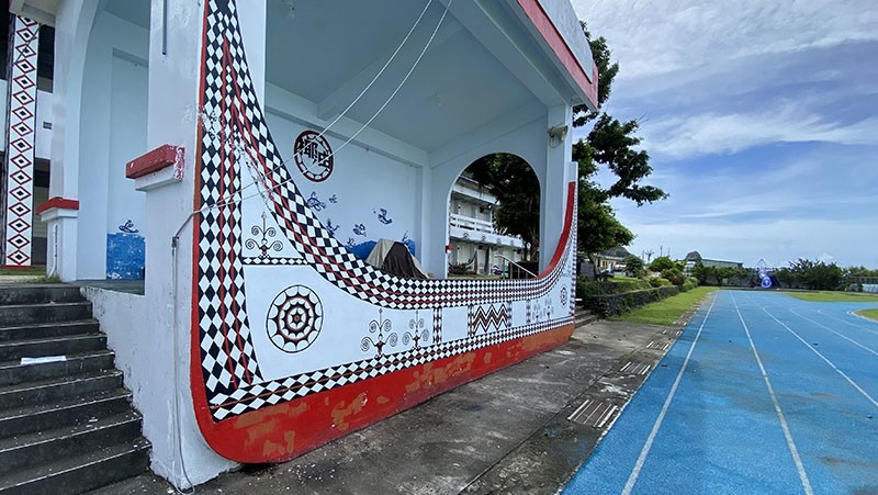 　再到椰油部落的椰油小學看看無雨的校園。