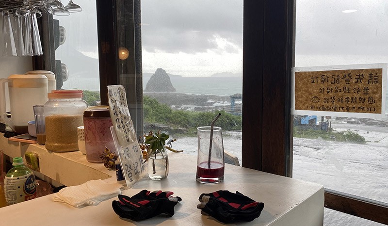 　吃飯期間又下起大雨，三點船，坐到兩點雨剛好接近停了。