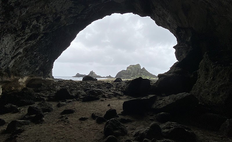 　綠島最大的海蝕洞「彎弓洞」，據說平時這裡是打卡點。