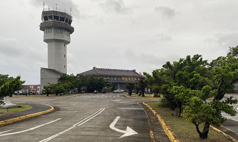　綠島機場，也只與台東機場通航，其實台東與綠島的船程不用一小時，坐飛機未必方便過坐船。