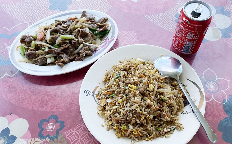 　TWD100的炒飯挺好吃。TWD300的炒鹿肉，很大碟，感覺跟普通肉片差不多，不知是否真是鹿肉呢?