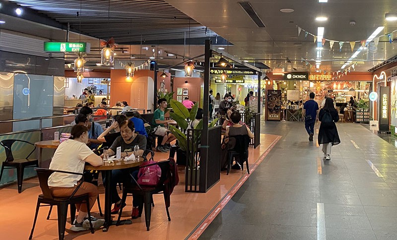 　車站內的飲食店選擇已明顯比高雄車站多。