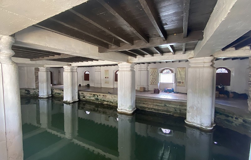 　原來是當年國王修建給他妻妾沐浴的皇后浴池（Queen's Bath）。