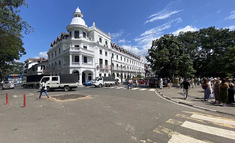 　很有英國風格的皇后酒店（Queen's Hotel）。原是總督官邸，是斯里蘭卡最古老的酒店之一，已有 160 多年的歷史。