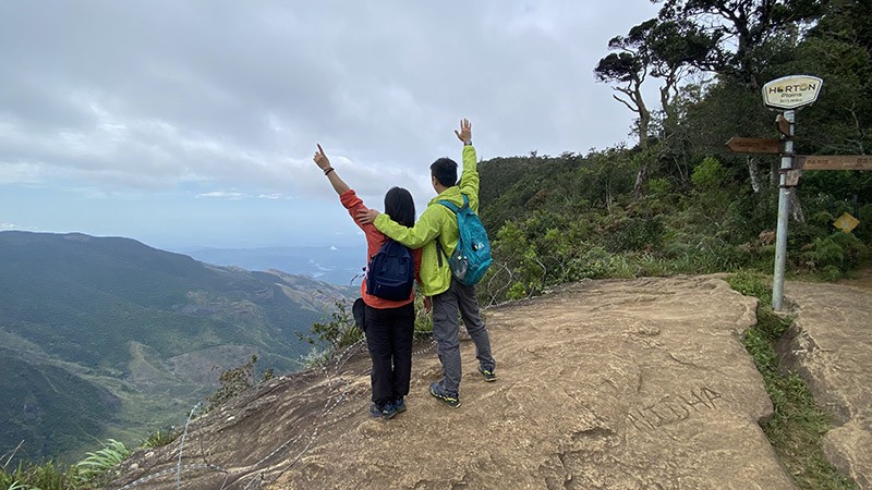 　再走半個多小時到達&quot;世界盡頭&quot; (WORLD’S END)，世界盡頭是一處垂直落差達到870米的懸崖，位於公園南部的邊界上。