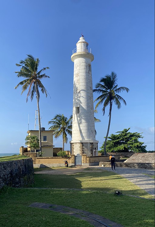 　城牆東南角的加勒燈塔( Galle Lighthouse) 建於 1938 年，是加勒城堡其中一座地標歷史建築。
