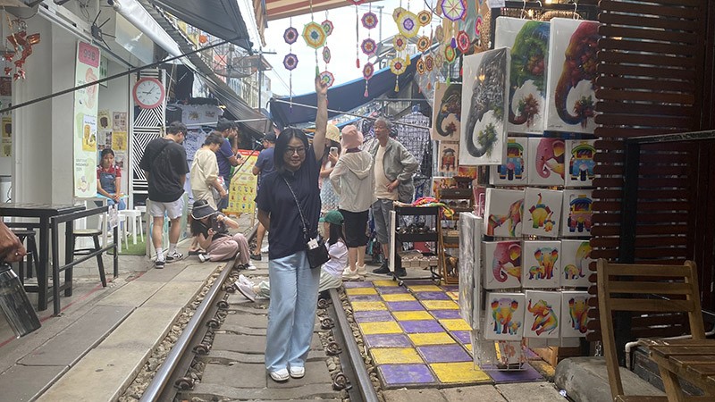 　提早到可以在車站附近到處逛逛，東西比其他地方便宜。