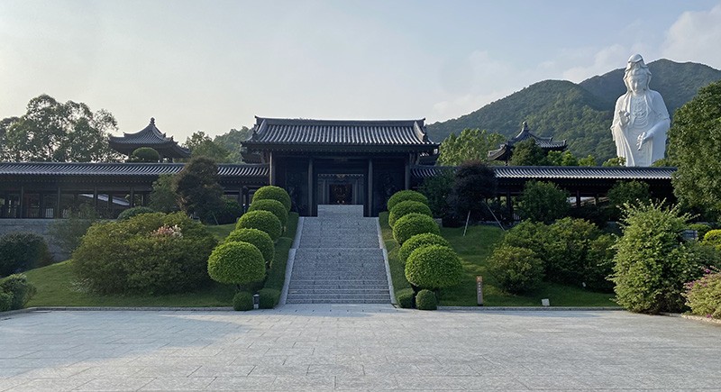 　慈山寺建寺目的非為發展旅遊，純屬弘揚佛法及佛學研究，以「參學」一詞代表進寺參觀或學習的人士。