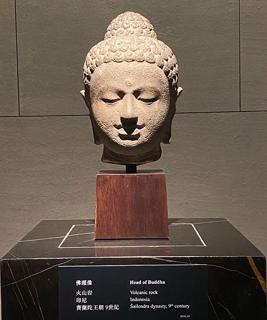 　印尼賽蘭陀王朝(九世紀)的佛頭像 。