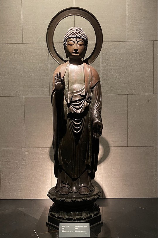 　日本明治時期的阿彌陀佛立像。